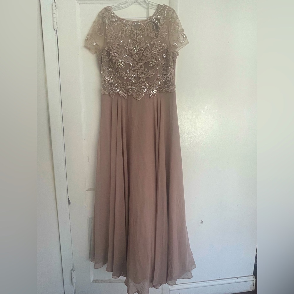 XSCAPE Embellished Chiffon Ball Gown
